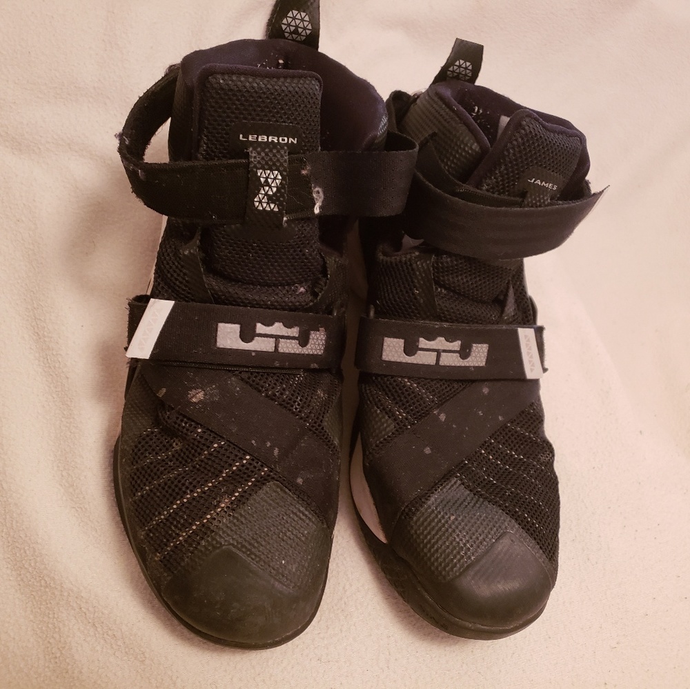 Nike Lebron Soldier IX